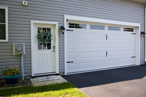 24/7 Emergency Garage Door Panel Replacement experts in East Valley, NV